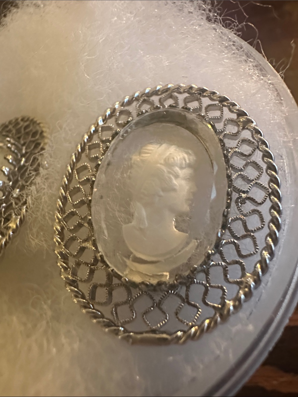 1950’s Whiting & Davis intaglio glass cameo in Sterling Filligree - Picture 2 of 6